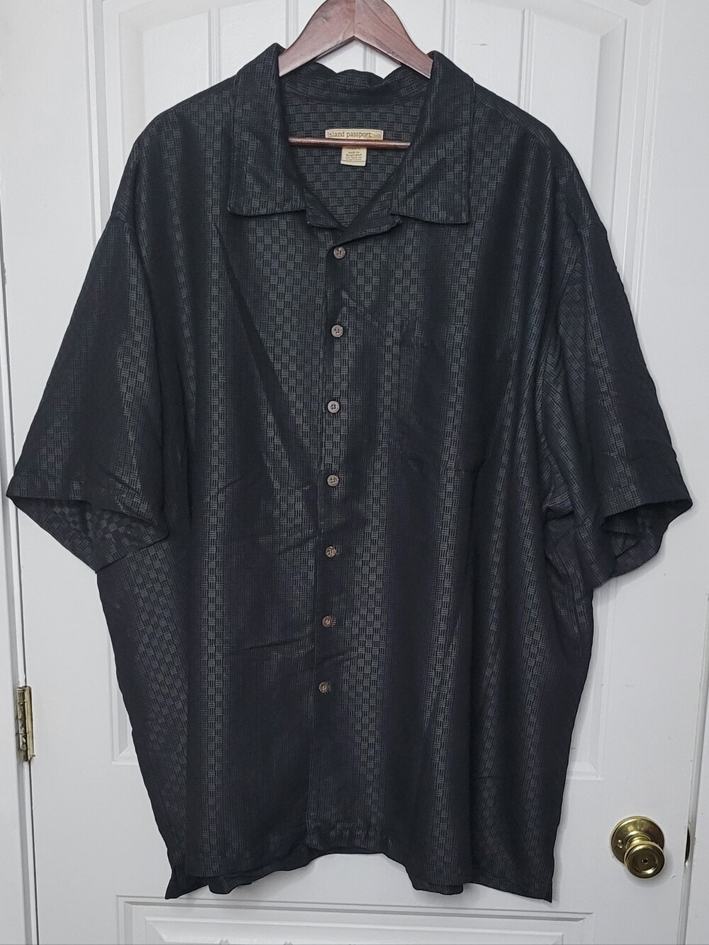 Island Passport Black Short-Sleeve Casual Button-Down Shirt